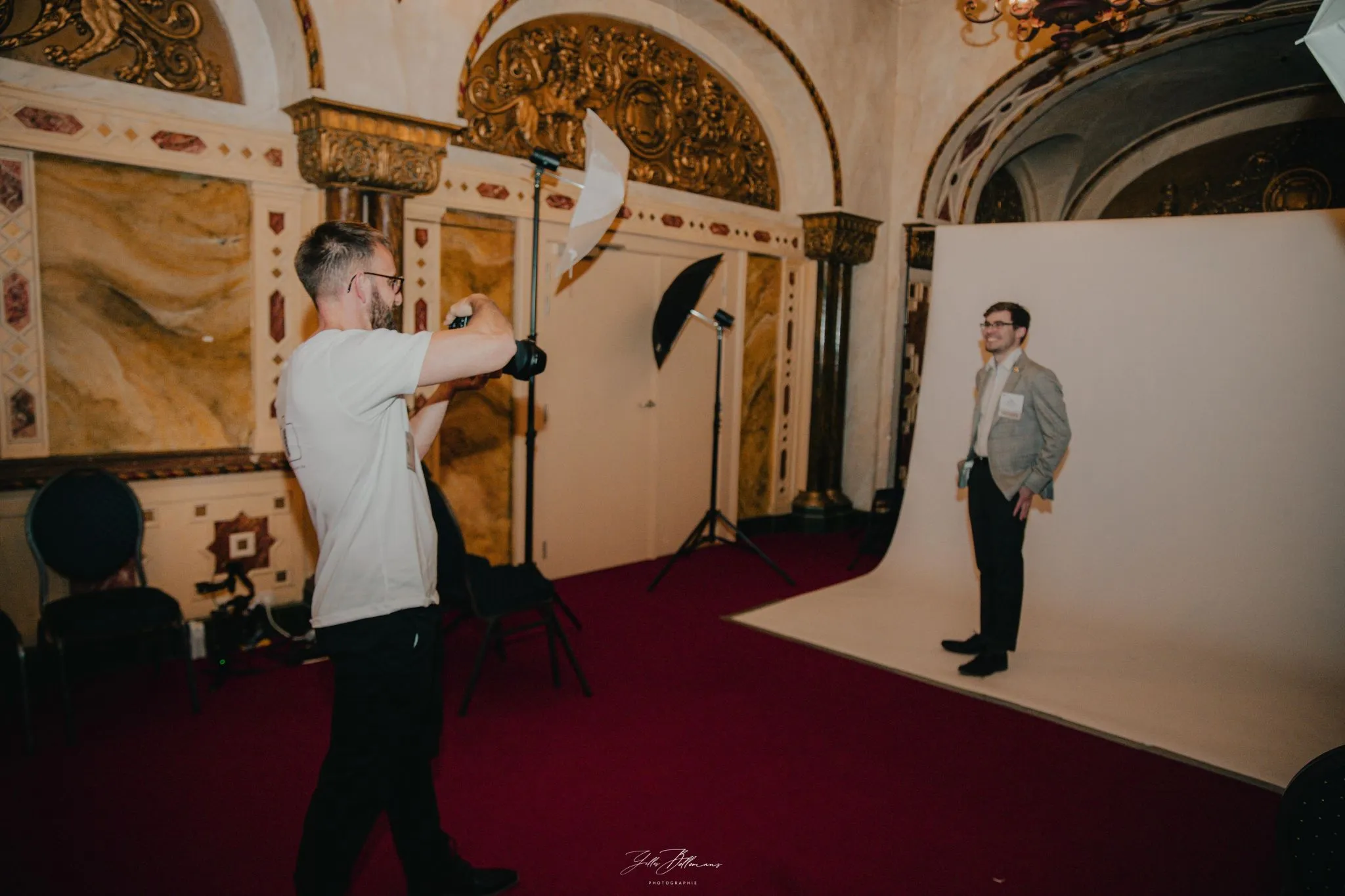 Coulisses d'un événement corporate avec dispositif photo professionnel
