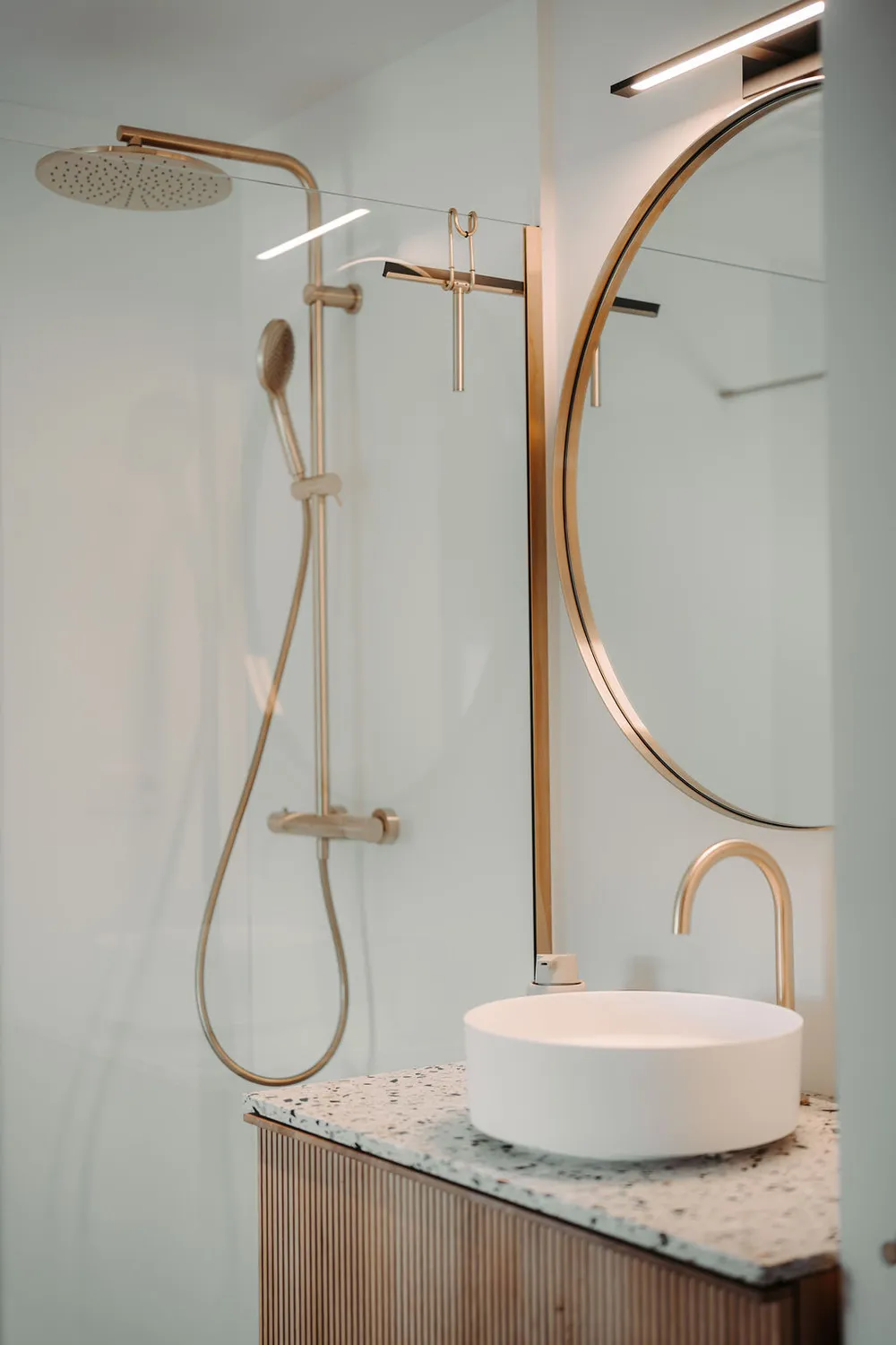 Salle de bain de luxe dans une villa